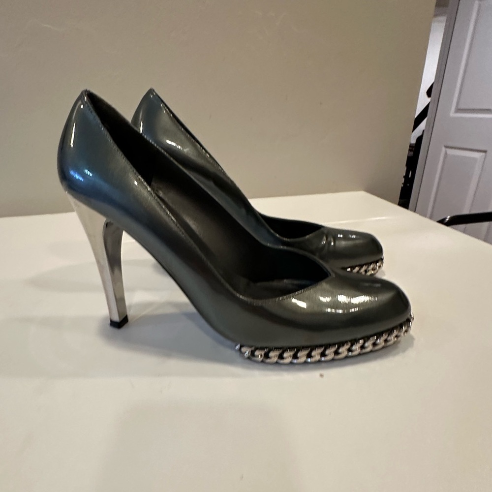 Grey/silver patent Stuart Whitman chain detail pumps